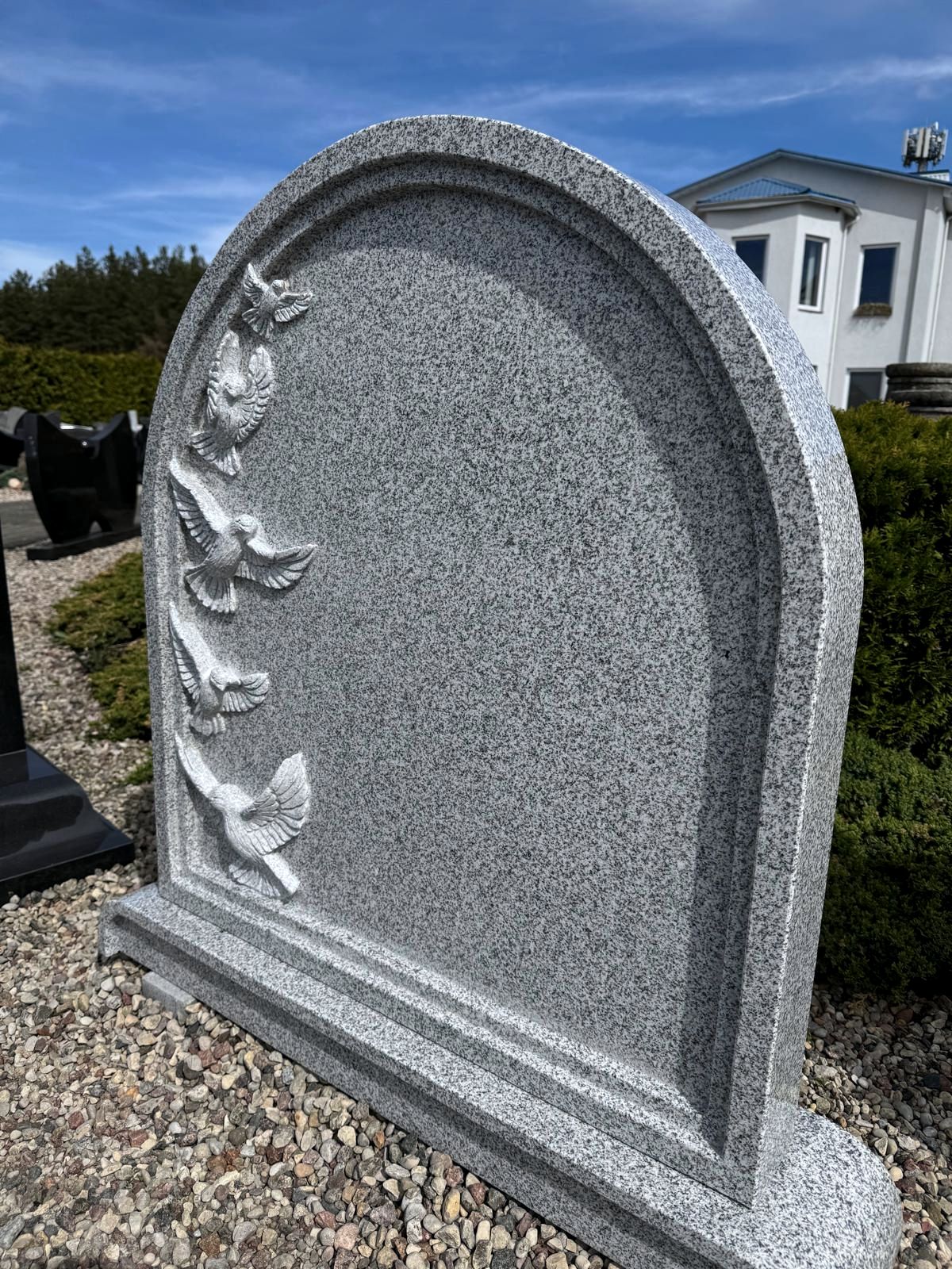 Baložu stele no sāna